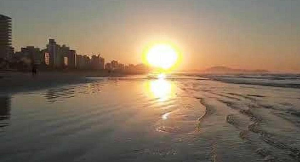 Hospedagem Primeira Quadra Da Praia Praia Grande  Eksteriør billede